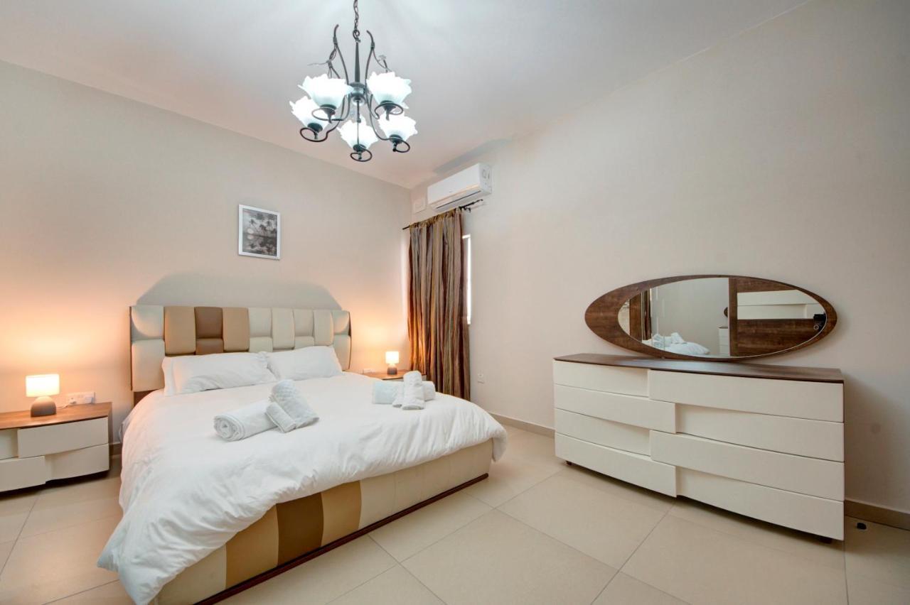 סיינט פול ביי Modern Seaside 2 Bedroom Penthouse With Sea Views מראה חיצוני תמונה