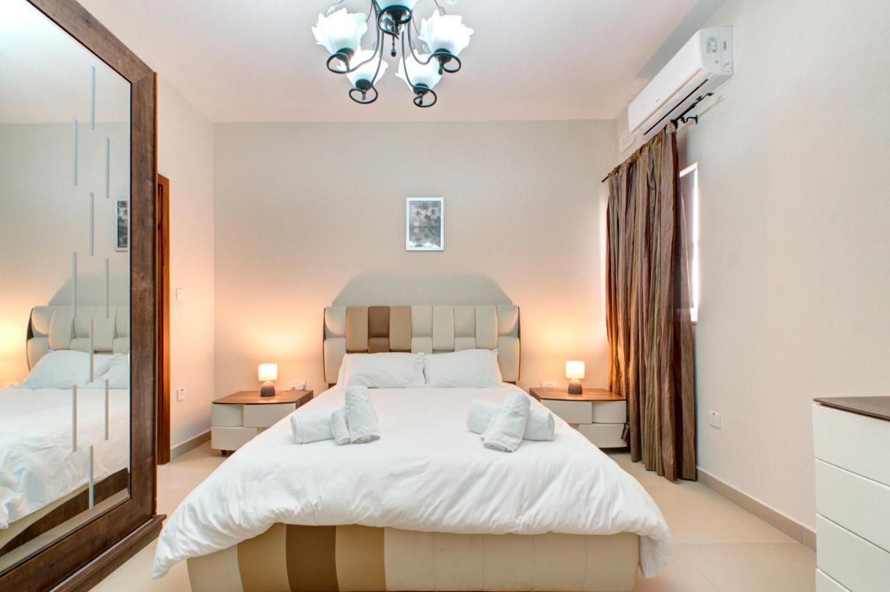 סיינט פול ביי Modern Seaside 2 Bedroom Apt W Spectacular Views מראה חיצוני תמונה